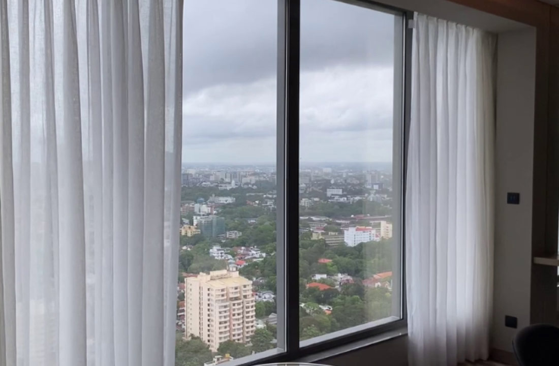 motorized-curtains-in-apartment-overlooking-city