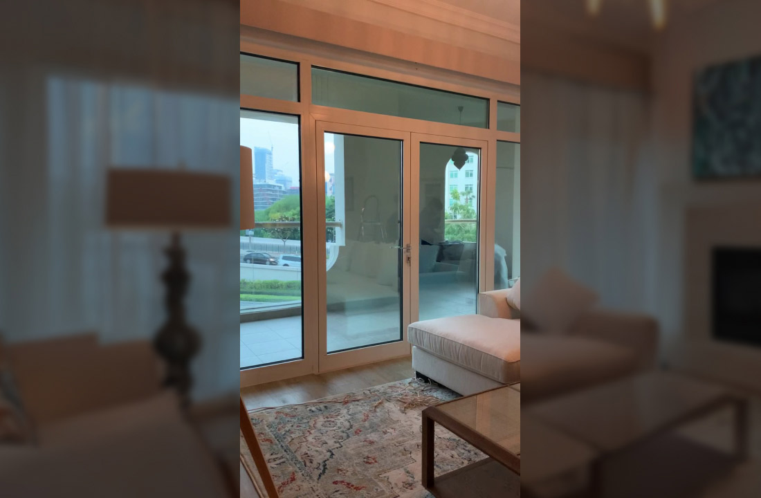 white-motorized-curtains-in-living-room